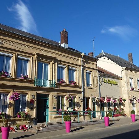 Hotel Logis La Sapinière à Remilly-Aillicourt Extérieur photo