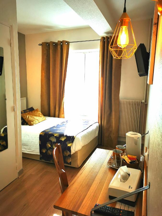 Hotel Logis La Sapinière à Remilly-Aillicourt Extérieur photo