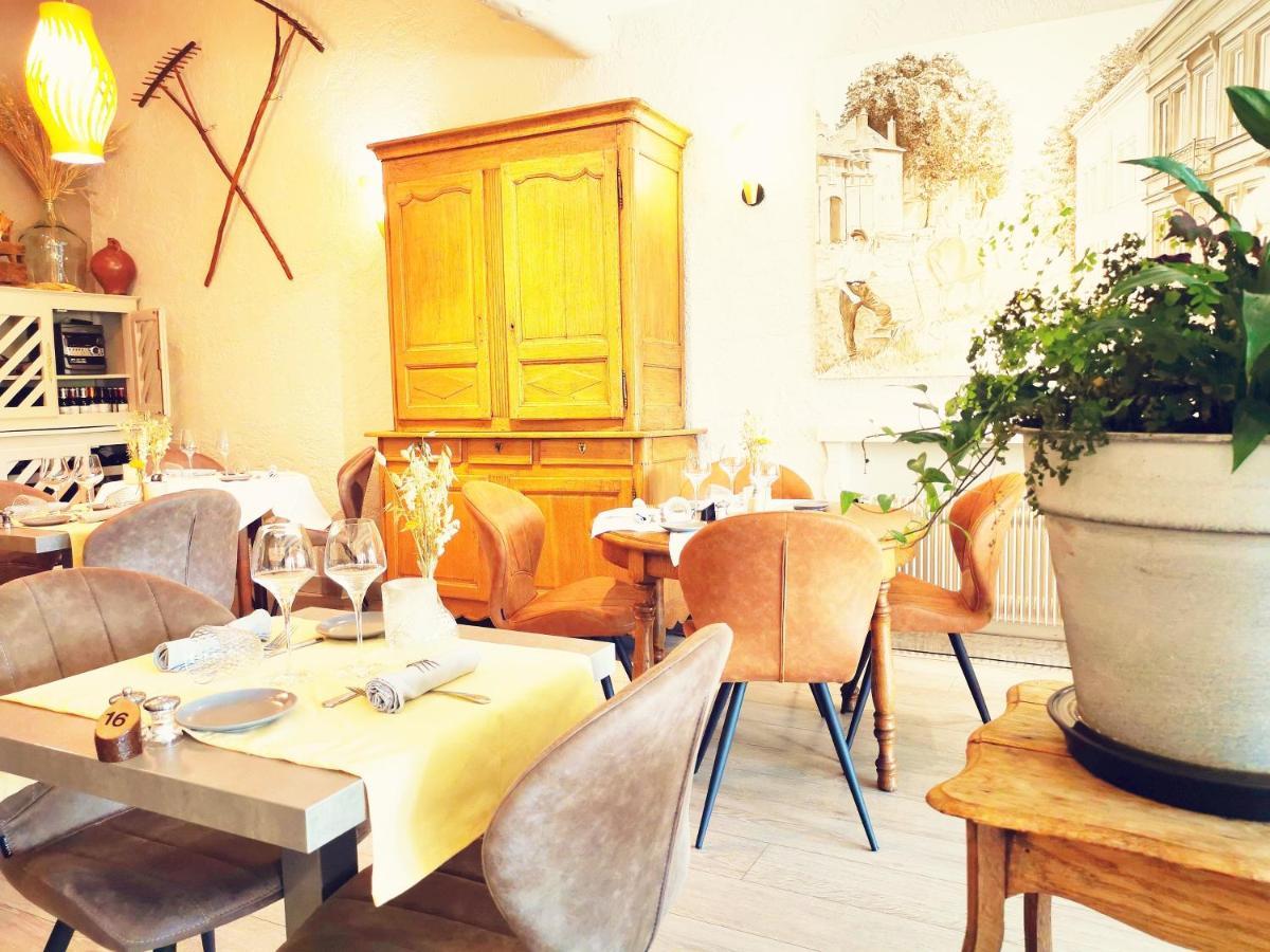 Hotel Logis La Sapinière à Remilly-Aillicourt Extérieur photo